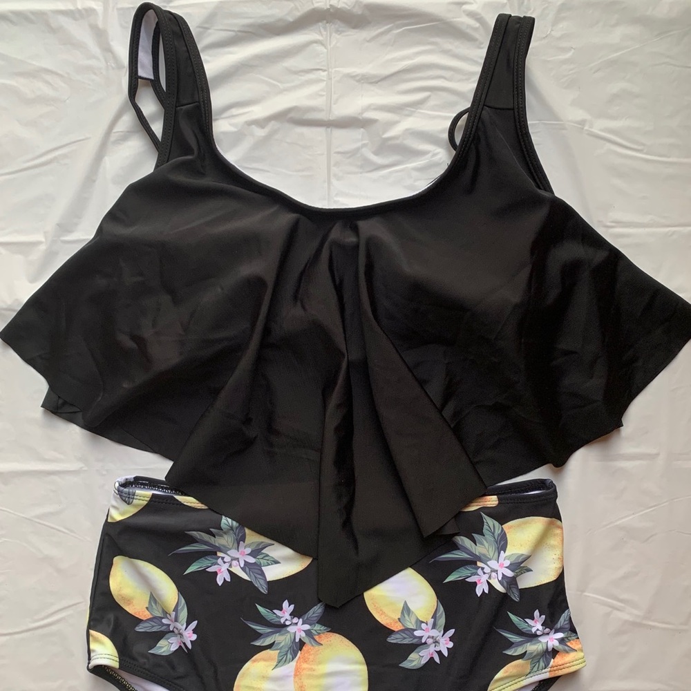 High-wasted bathing suit